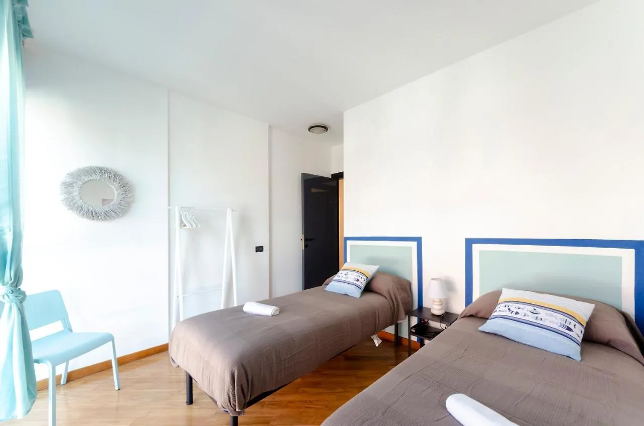 Dock Of The Bay Genova, Stylish Apartment In The Heart Of Genoa With Air Conditioning, Private Free Garage, Harbour View