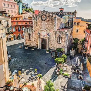 https://casa-maria-modern-city-center-apartment.taorminaitalyhotels.com